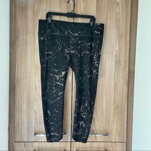 Athleta Velocity Stash Pocket 7/8 Marble Tight